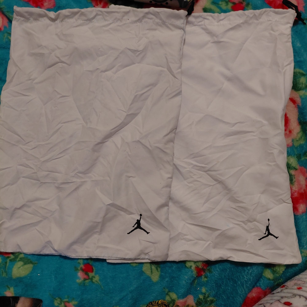 Jordan White Toiletry Bag